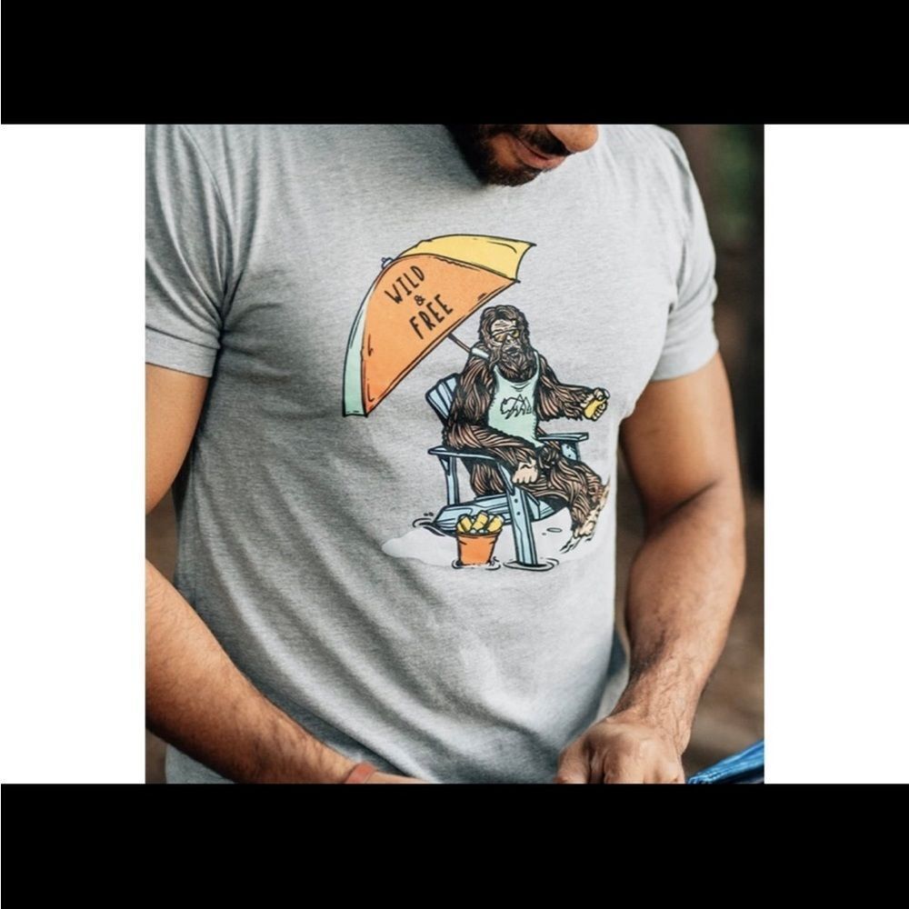 Wild Tribute Medium‎ Grey Bigfoot Beach T Shirt